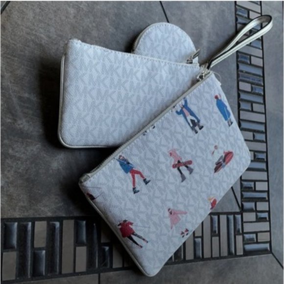 Michael Kors Jet Set Girls Wristlet Trio - Picture 6 of 16